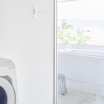 ウォール衣類ハンガー タワー 石こうボード壁対応 ホワイト - 山崎実業