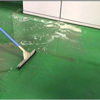 1.0L タイヤ痕用床面洗浄剤 アルカリ性 エスコ