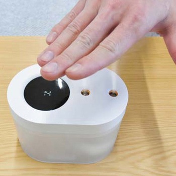 片手でさっと周りを除菌「センサー式デュアル消毒ディスペンサー」 サンコー(電子機器)