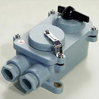 大阪電機製 3P本体スイッチ付き 15A 防水レセプタクル - マリンテック