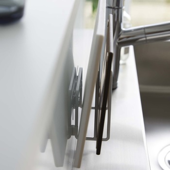 フィルムフックまな板ホルダー タワー ホワイト - 山崎実業