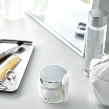 収納バンド付き美容クリームスパチュラ タワー ホワイト - 山崎実業