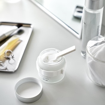 収納バンド付き美容クリームスパチュラ タワー ホワイト - 山崎実業