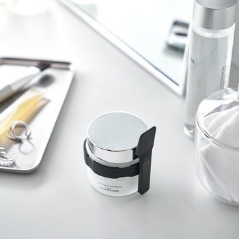 収納バンド付き美容クリームスパチュラ タワー ホワイト - 山崎実業