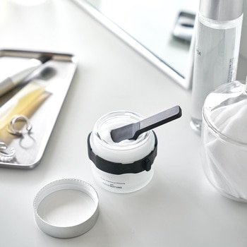 収納バンド付き美容クリームスパチュラ タワー ホワイト - 山崎実業