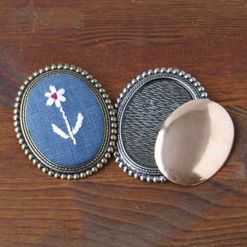 銅板付き アンティークデザイン ブローチ台 だ円 NBK