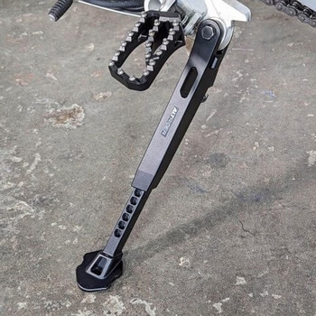 Adjustable Aluminum サイドスタンド Aprilia Tuareg 660 - Altrider (アルトライダー)