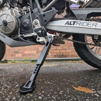Adjustable Aluminum サイドスタンド Aprilia Tuareg 660 - Altrider (アルトライダー)