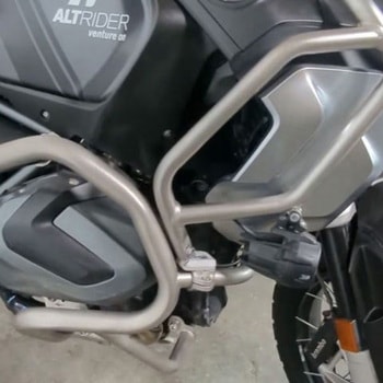 クラッシュバー BMW R 1250 GS Adventure - シルバー - マウンティングブラケット付 - Altrider (アルトライダー)
