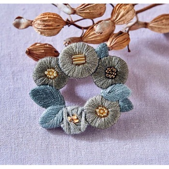 k.omono fioret wreath brooch 刺しゅうキット Piece