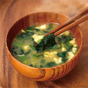 緑が広がるほうれん草のおみそ汁 コスモス食品