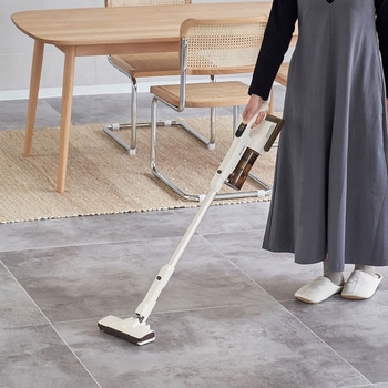 自立式 コードレス スティッククリーナー 2種のアタッチメント付 オフホワイト ライフオンプロダクツ