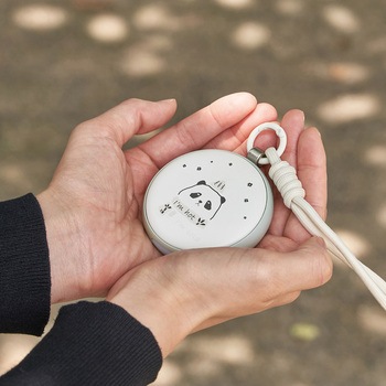 温度変化でデザインが変わる使い捨てないカイロ LEDライト付 ミントグリーン/モカ - ライフオンプロダクツ
