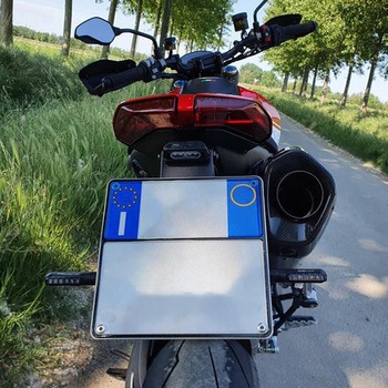 Adjustable license plate Ducati Hypermotard 950 ブラック CNC Racing (シーエヌシーレーシング)