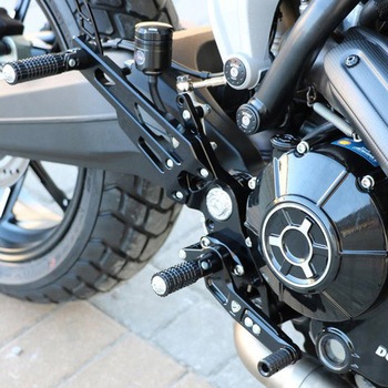 ADJUSTABLE リアセット DUCATI ブラック CNC Racing (シーエヌシーレーシング)