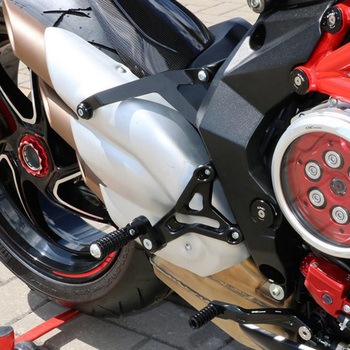 Adjustable rider rearsets MV Agusta Brutale - CNC Racing (シーエヌシーレーシング)