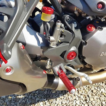 Central bolt kit for OEM rearsets Ducati CNC Racing (シーエヌシーレーシング)