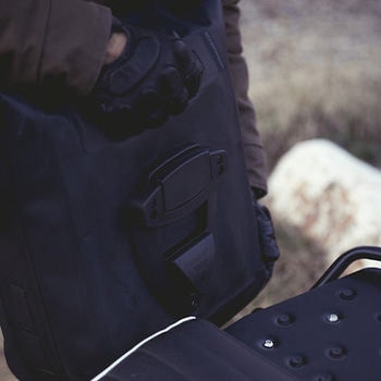 Khali サイドパニアケース in TPU + 右 サブフレーム husqvarna 401 (2020 until now) | UG001-3004DX UnitGarage (ユニットガレージ)