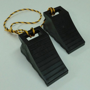 110x235x125mm タイヤストッパー(黒/ヒモ付/1組) エスコ