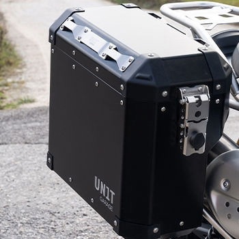 Pair of Atlas 47L + 41L Aluminum panniers with Yamaha frames | AL2C-BL-3206-BL - UnitGarage (ユニットガレージ)