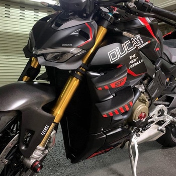 Radiator side covers Ducati Streetfighter V4 - カーボン CNC Racing (シーエヌシーレーシング)