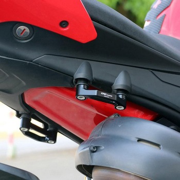 Rear footrest blanking plates Ducati Panigale/Streetfighter V4 - CNC Racing (シーエヌシーレーシング)