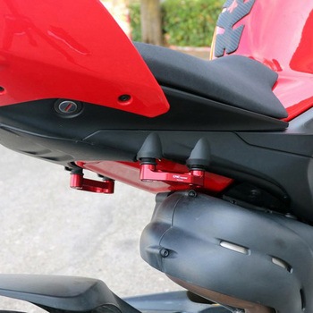 Rear footrest blanking plates Ducati Panigale/Streetfighter V4 - CNC Racing (シーエヌシーレーシング)