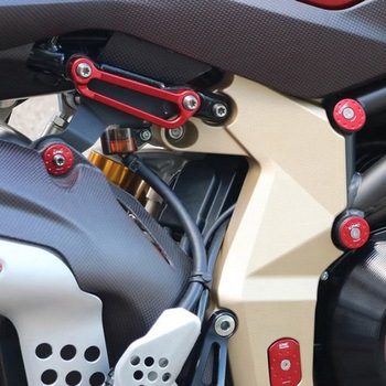 Rear footrest blanking plates MV Agusta - CNC Racing (シーエヌシーレーシング)