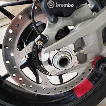 Swingarm spools M8 CNC Racing (シーエヌシーレーシング)