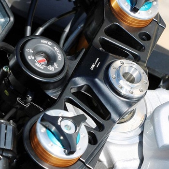 Triple clamps Aprilia RSV4 - Top Yoke ブラック CNC Racing (シーエヌシーレーシング)