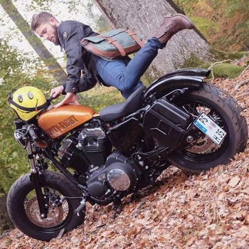 キャニスター 4 ltr. ホルダー付 左 カットアウト ブラック Harley-Davidson Sportster 883 Roadster/Iron 883/Super Low/ 8 HEPCO&BECKER (ヘプコ&ベッカー)