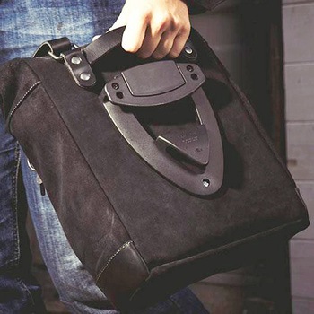 サイドバッグ in split leather + ユニバーサルフレーム | U002-1006 UnitGarage (ユニットガレージ)