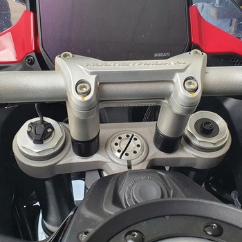 ハンドルバー clamp spacers H 30mm Ducati Multistrada V4 for OEM riser CNC Racing (シーエヌシーレーシング)