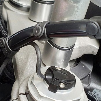 ハンドルバー clamp spacers H 30mm Ducati Multistrada V4 for OEM riser CNC Racing (シーエヌシーレーシング)
