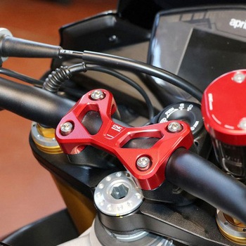 ハンドルバー top clamp Aprilia Tuono CNC Racing (シーエヌシーレーシング)