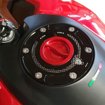 フューエルタンクキャップ - flange カーボン CNC Racing (シーエヌシーレーシング)