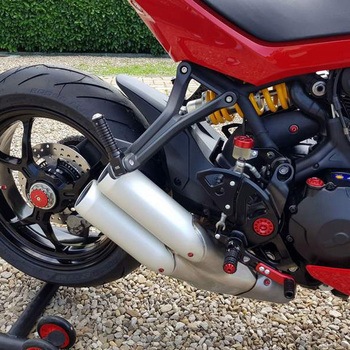 リアホイール ナット plug Ducati - right hand - CNC Racing (シーエヌシーレーシング)