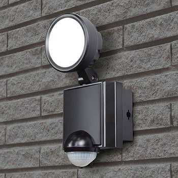 人感センサーライト コンセント式 白色LED 防雨 防水 簡単設置 屋外