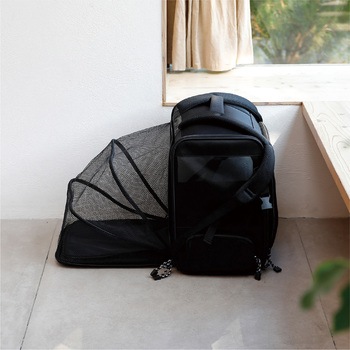 折り畳めてケージにもなる軽量ペットリュック ブラック - シービージャパン