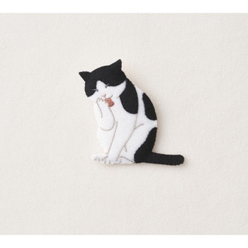 フェルトと刺繍でつくる手芸キット 猫のブローチ ハチワレ サンフェルト