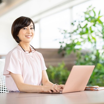 首に掛けられる老眼鏡 オーバル HAC