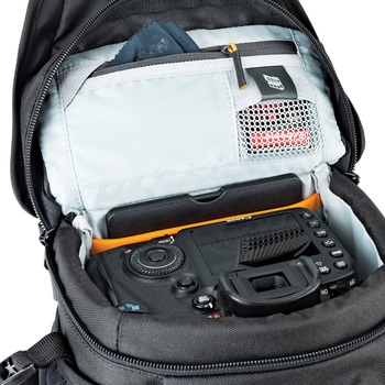 カメラ用ショルダーバッグ ノバAW2II Lowepro