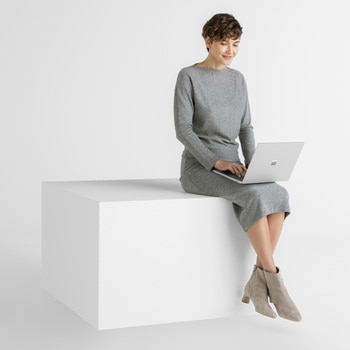 Surface Laptop 6 13.5 インチ (CPU: Core Ultra 7 H シリーズ/メモリ:16GB/ストレージ:512GB/Windows 11 Pro/ブラック) マイクロソフト