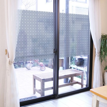 空気が抜けやすい窓飾りシート/プリントタイプ 明和グラビア