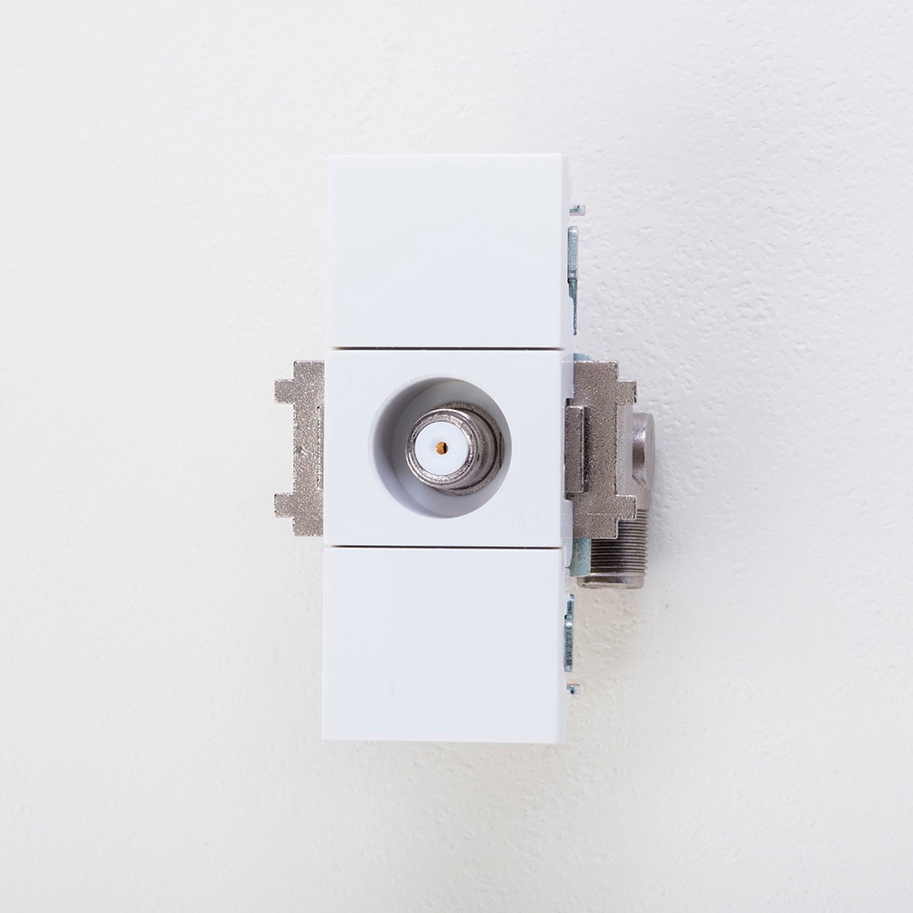 BL7FE 3.2GHz対応 1端子型テレビ端子(BL) 日本アンテナ インピーダンス75Ω