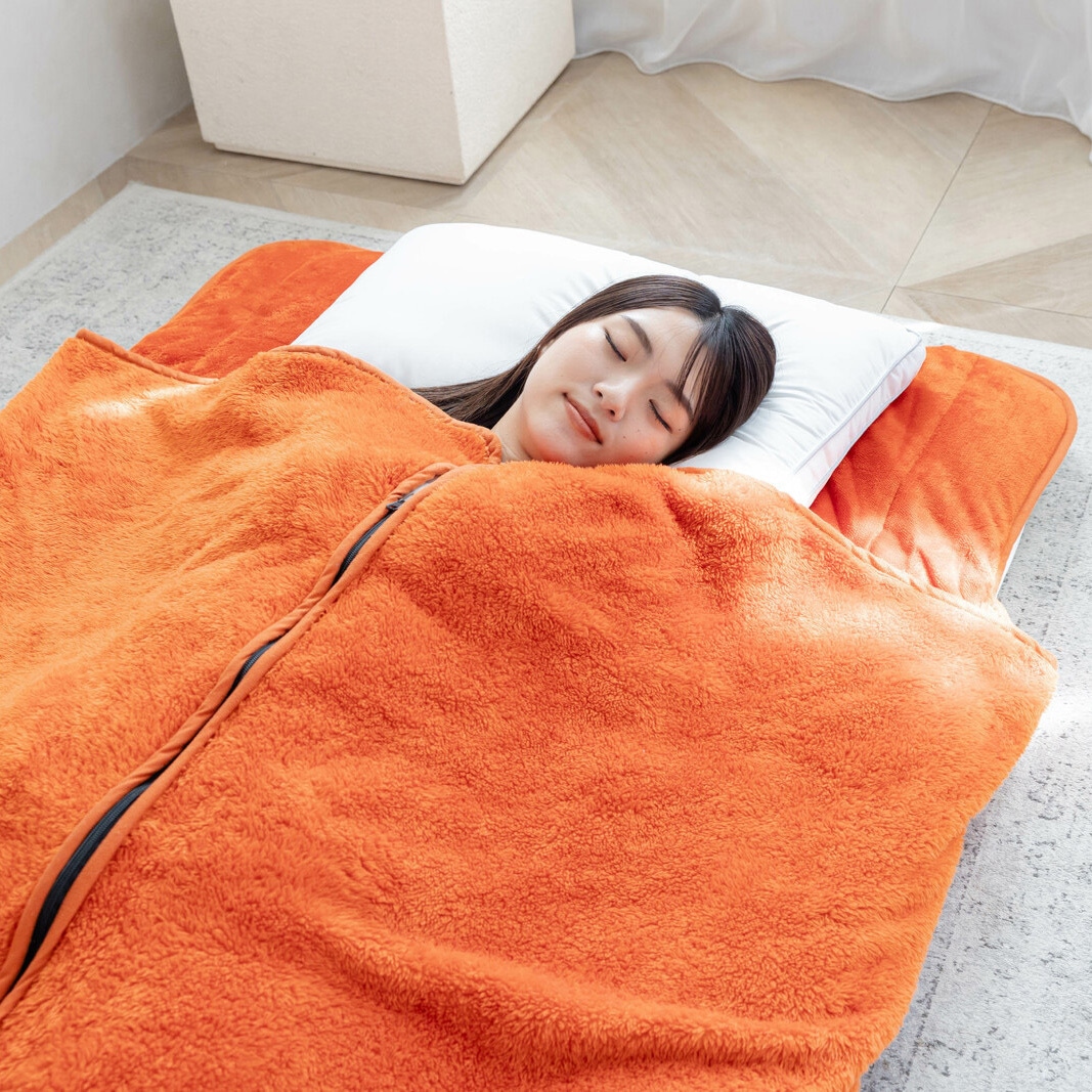 a3348530 吸湿発熱寝袋毛布敷パッド ファミリー・ライフ オレンジ色