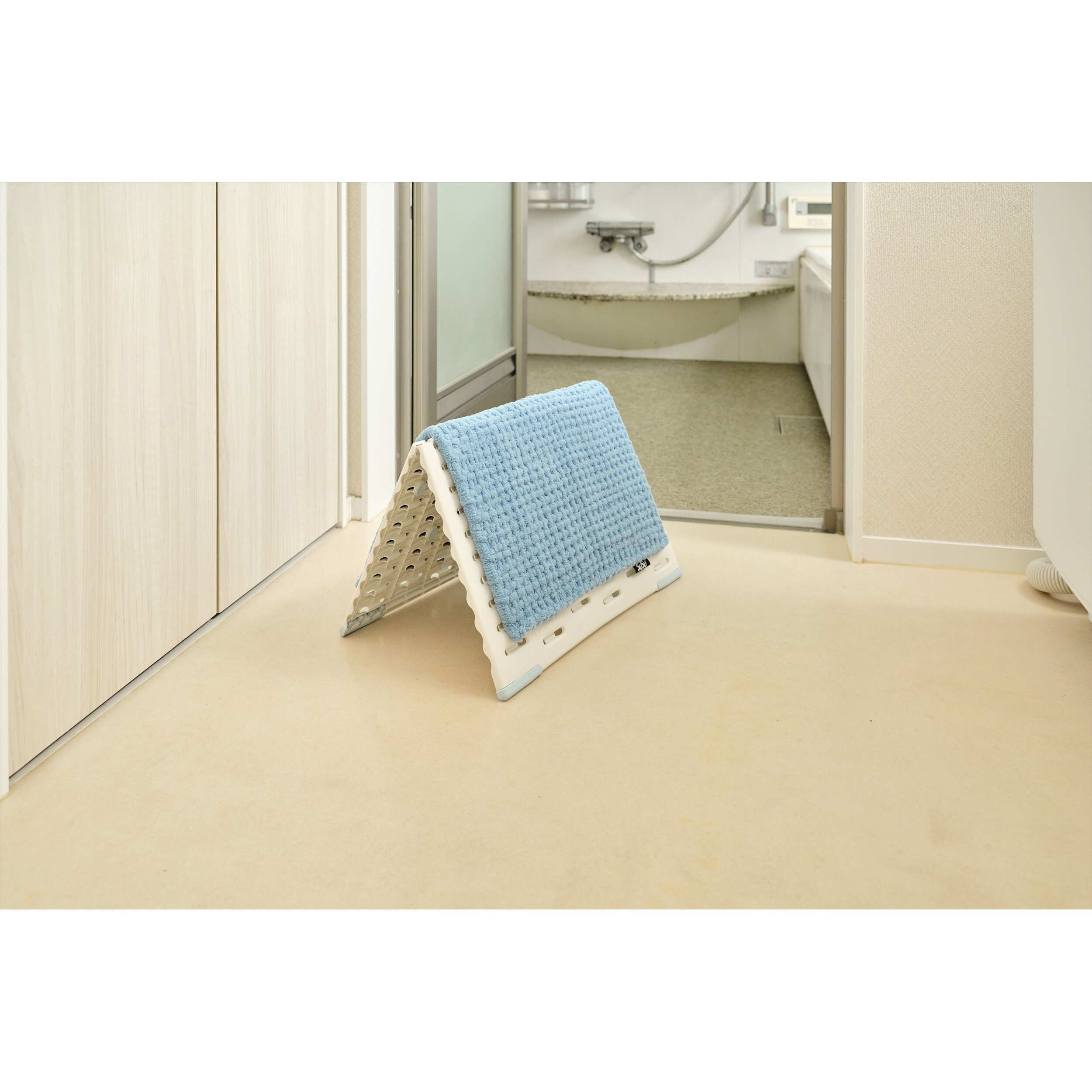 SUSU抗菌ストロングWバスマットEC 40×60㎝ | 山崎
