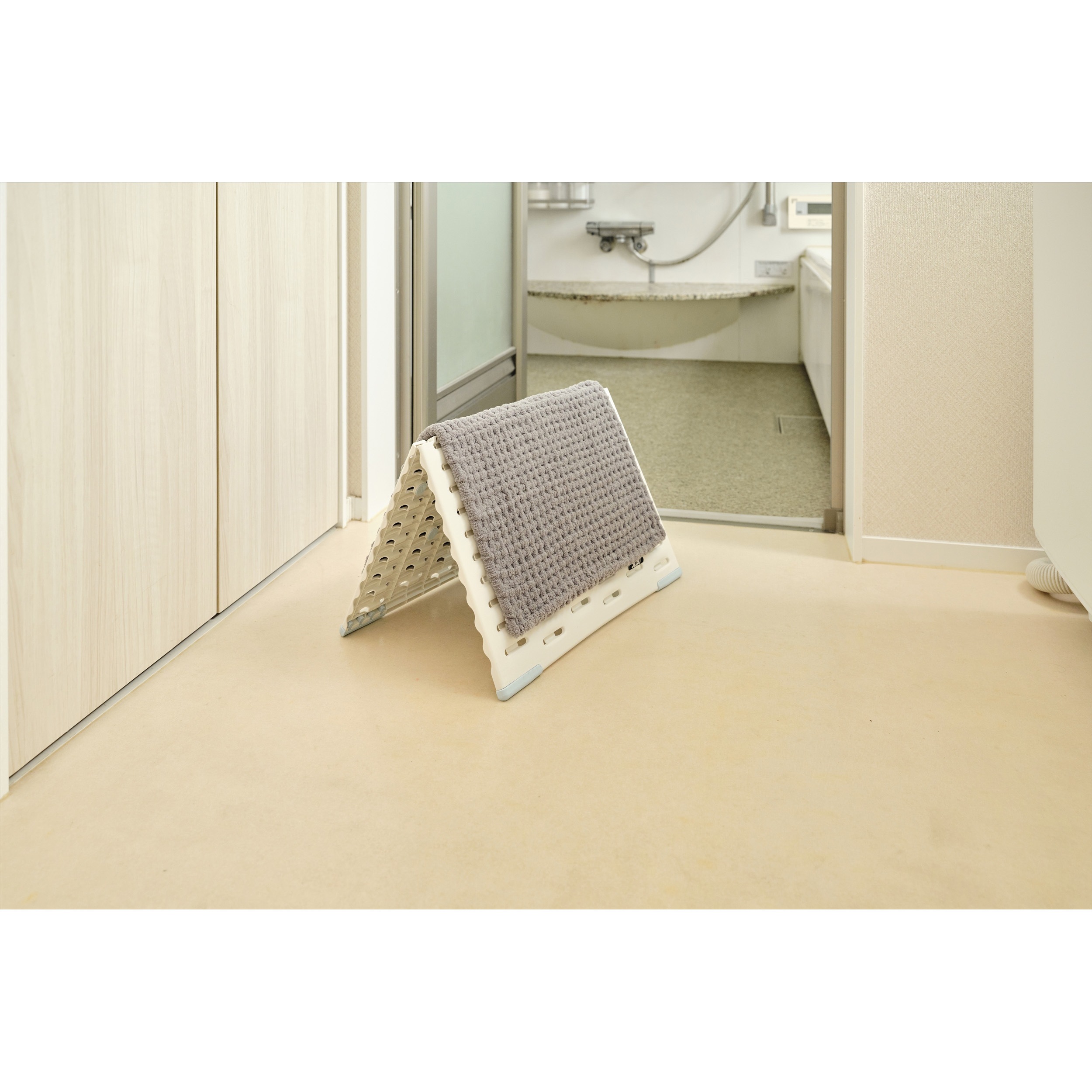 SUSU 抗菌ふわふわ雲ごこちバスマット 35×50cm CONDOR(山崎産業