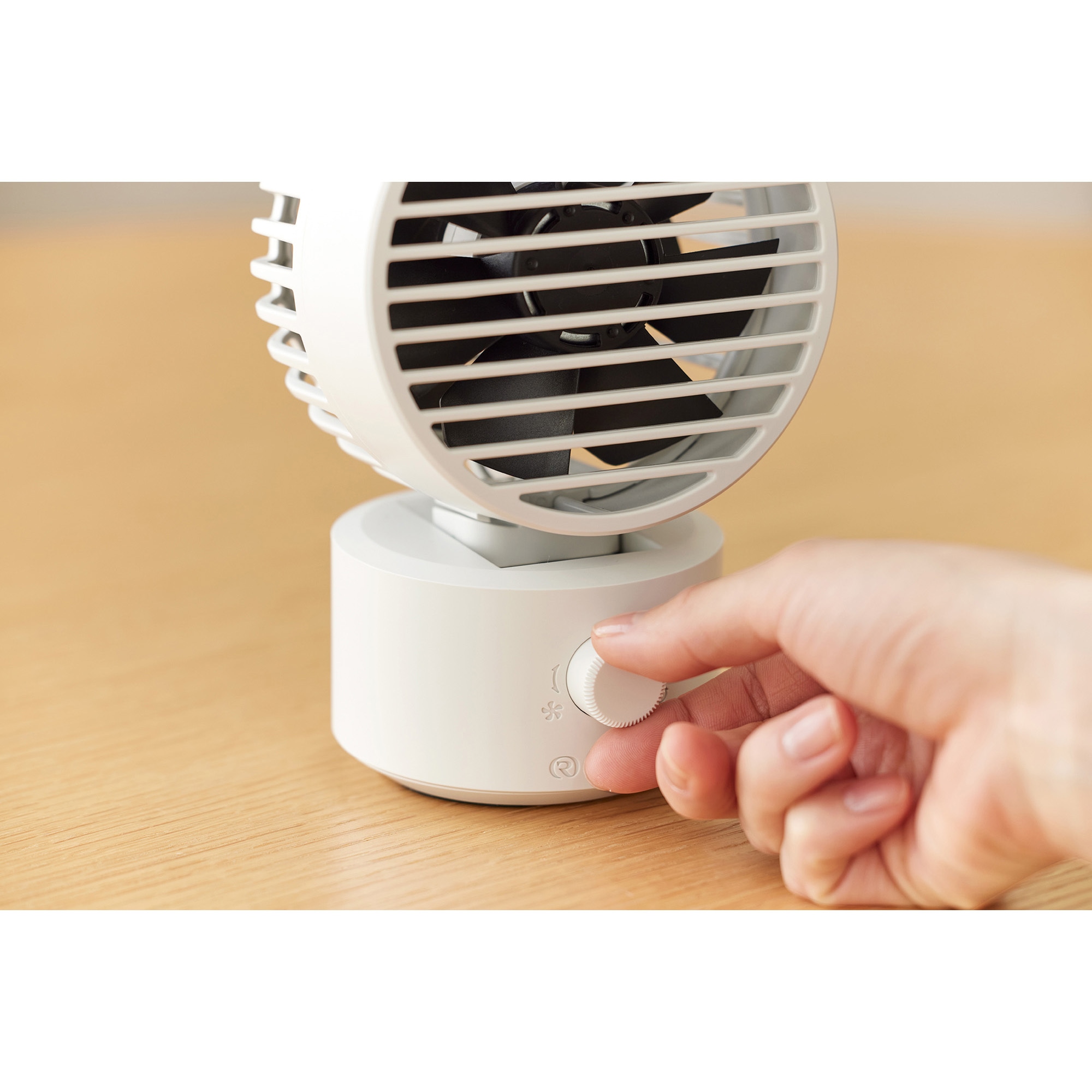 9ZF038RH08 卓上扇風機 静音 小型 USB給電式 自動首振り 強力 DC