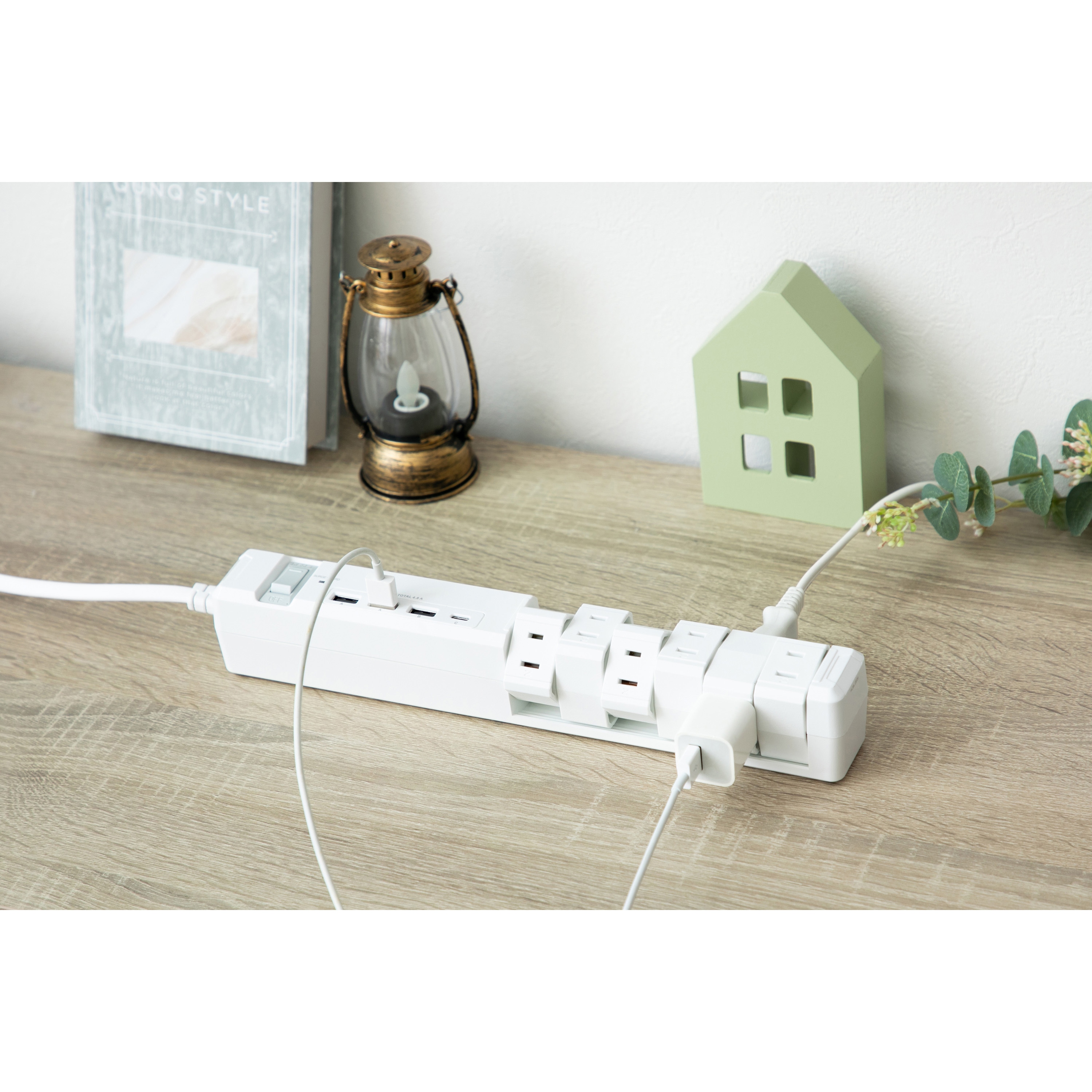 PTC605WH TAPKING USB AC12個口4.8A USB4ポート Fargo 2P 一括スイッチ